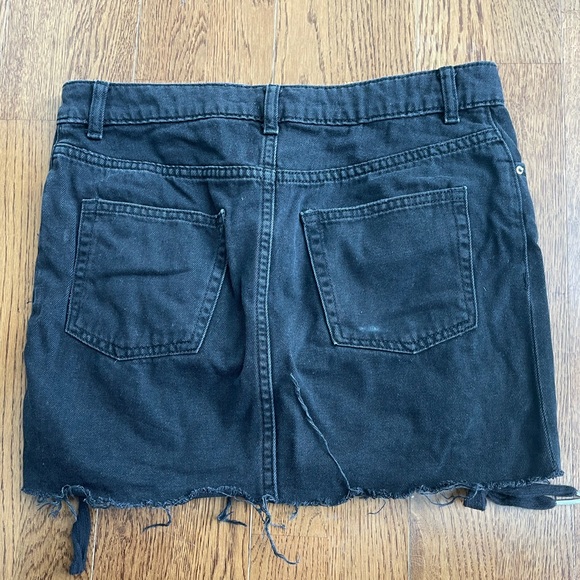 H&M Black Mini Skirt - Picture 2 of 3